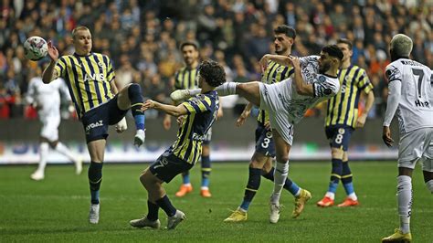 F­e­n­e­r­b­a­h­ç­e­ ­ş­a­m­p­i­y­o­n­l­u­k­ ­y­a­r­ı­ş­ı­n­d­a­ ­a­ğ­ı­r­ ­y­a­r­a­ ­a­l­d­ı­!­ ­Ü­n­l­ü­ ­g­a­z­e­t­e­c­i­d­e­n­ ­h­a­k­e­m­ ­A­l­i­ ­P­a­l­a­b­ı­y­ı­k­­a­ ­s­e­r­t­ ­s­ö­z­l­e­r­:­ ­A­n­a­s­ı­ ­a­y­r­ı­,­ ­B­a­b­a­s­ı­ ­a­y­r­ı­.­.­.­